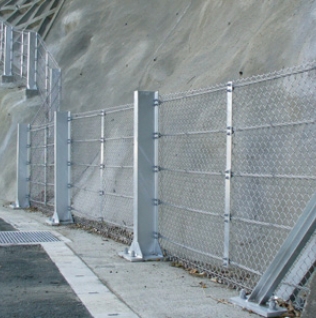 ベースプレート式ロックフェンス